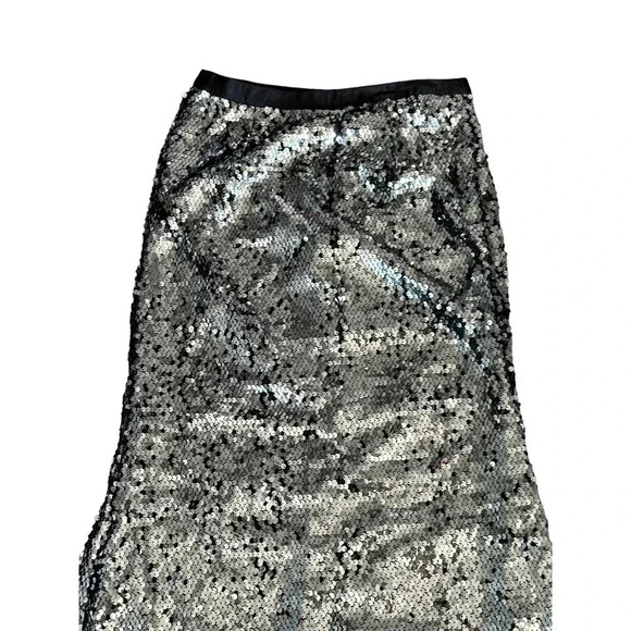 Carmen Marc Valvo Women's Silver all over sequin Midi Skirt Size 6 - Picture 4 of 6